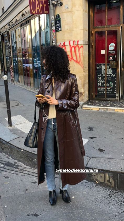 70s Fashion French, Leather Trench Coat Outfit Fall, How To Style A Leather Trench Coat, Wine Trench Coat Outfit, Brown Leather Trench Outfit, Burgundy Leather Coat Outfit, Burgundy Leather Trench Coat, Long Brown Leather Coat Outfit, Long Brown Leather Coat