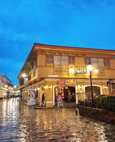 Max's Restaurant in Vigan City, Ilocos Sur | Philippines | Lifestyle Blog Philippines | Travel PH Calle Crisologo Vigan, Vigan Ilocos Sur, Vigan Philippines, Vigan City, Bg Reference, Spanish Colonial Architecture, Cobblestone Paving, Ilocos Sur, Background Reference