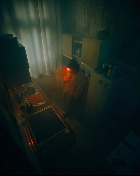 Reflected Light Photography, Fridge Light Photography, Sci Fi Cinematography, Emotional Cinematography, Abstract Cinematography, Man Comforting Woman, Moody Cinematography, Cinematic Lighting Setup, Room Cinematic