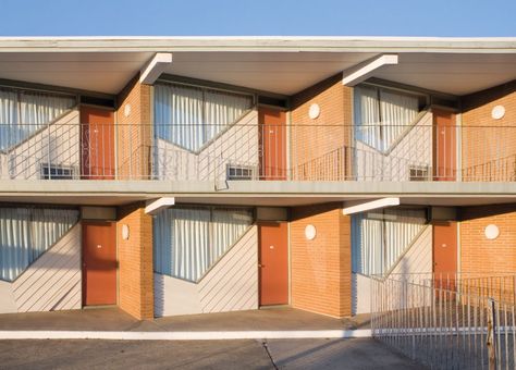 photo by Mark Havens - Ocean Sands Motel at 6:10 p.m. 2 Floor Apartment Exterior Design, Design Hotel Room, Hotel Room Design Plan, Tiny House Rentals, New Jersey Shore, Small Apartment Building, Hostels Design, Hotel Floor Plan, Apartments Exterior