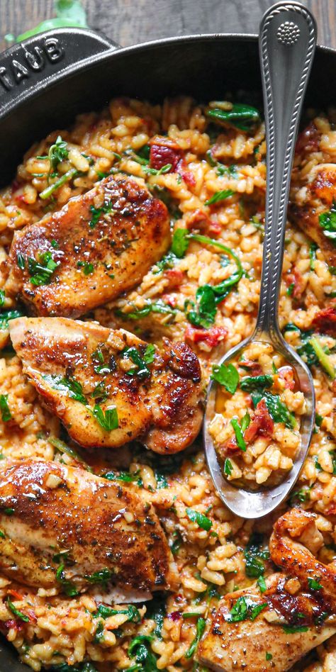 Creamy Chicken and Rice with Sun-Dried Tomatoes & Spinach in a cast iron skillet. Tomato Recipes Healthy, Skinless Boneless Chicken Thighs, Sundried Tomato Recipes, Risotto Recipes Chicken, Use Leftover Chicken, Chicken Thigh Seasoning, Simple Spinach Salad, Sundried Tomato Chicken, Spinach Rice