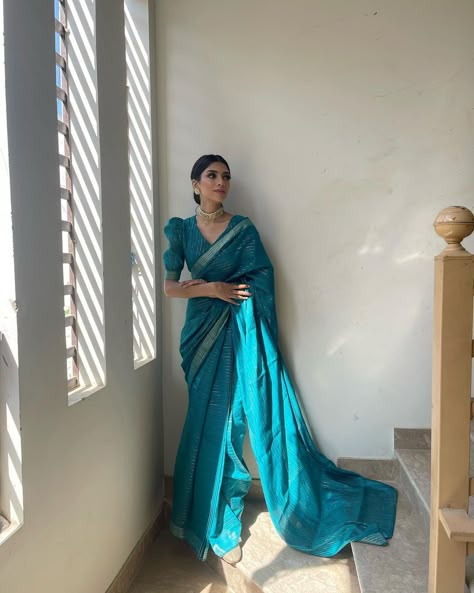 Powder Blue Saree Contrast Blouse, Casual Sarees Simple, Saree For Graduation Ceremony, Synthetic Saree Blouse Designs, Designer Full Sleeve Blouse, Saree Modern Party Wear, Saree Inspo For Farewell, Modern Saree Look For Wedding, Graduation Day Saree Ideas