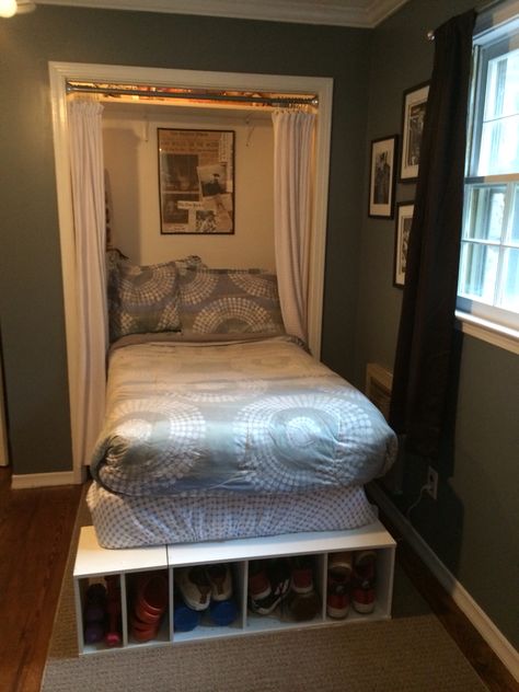 Small bedroom? Try putting the bed inside the closet and use closet organizers as the platform. Then add a wardrobe in a corner of the room for a pretty and functional closet. Teenage Bedroom Decorations, Bedroom For Teens, Decorations Bedroom, Bedroom Remodel, Diy Home Decor Bedroom, Bed In Closet, Teenage Bedroom, Tiny Bedroom