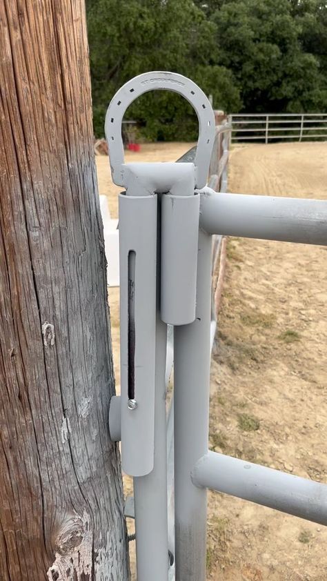 You know what you get when... - Santiago Equestrian Center Cattle Gate, Cattle Pens, Cattle Facility, Earth Ships, Google Ideas, Entry Gate, Horse Stall, Pancho Villa, Gate Ideas