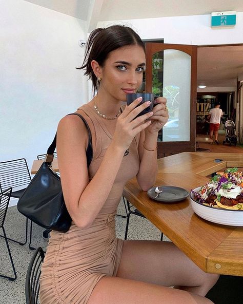 Elisha Herbert, Vegan Cafe, Model Face, Graduation Outfit, Fashion Victim, Instagram Life, How To Pose, Vogue Fashion, Fashion 2020