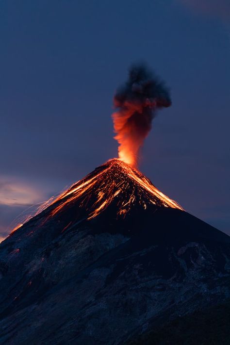 Volcano Wallpaper, Volcano Pictures, Erupting Volcano, Red Hill, Photography Competitions, Beautiful Locations Nature, Aesthetic Gif, Natural Phenomena, Nature Aesthetic