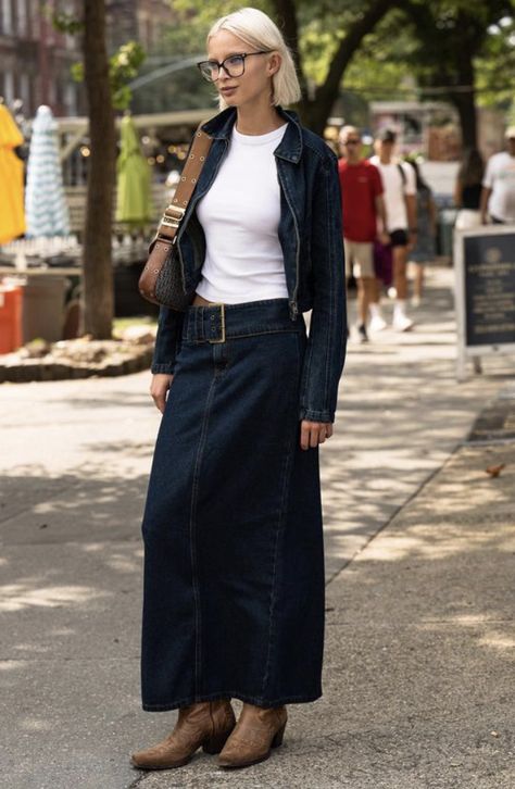 Double Denim Skirt Outfit, Long Jean Skirt Aesthetic, Long Dark Denim Skirt Outfit, Long Tight Skirt Outfits, Long Jean Skirt Outfit, Denim Skirt Winter Outfit, Long Skirt Winter Outfit, Long Denim Skirt Outfit Street Styles, Outfit Ideas Cowboy Boots