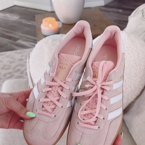 New In Box Never Worn Size 8.5 Women’s Us Pink Sambas, Pink Gazelle, Adidas Gazelle Pink, Adidas Nmd R1 White, Pink Gazelles, Pink Adidas Shoes, Holiday Finds, Adidas Originals Shoes, Adidas Shoes Originals