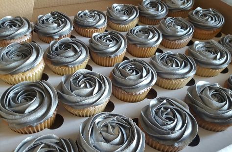 Silver Party Food Ideas, 25th Anniversary Cupcakes Ideas, Red And Silver Cupcakes, 25th Anniversary Cupcakes, Silver Snacks For Color Party, 60th Anniversary Cupcakes, Silver Food Ideas, Silver Cupcakes Ideas, Birthday Silver Decoration