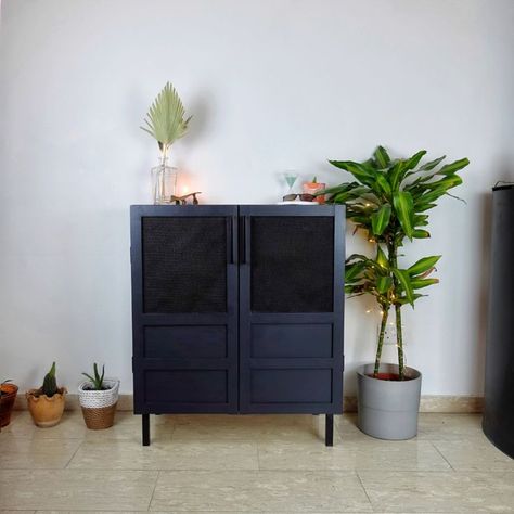 Cube Shelf Sideboard, Ikea Kallax Cabinet Hack, Doors For Kallax Shelves, Black Kallax Hack, Kallax Cabinet Hack, Flur Industrial Style, Black Kallax Styling, Diy Kallax Doors, Kallax Doors Diy