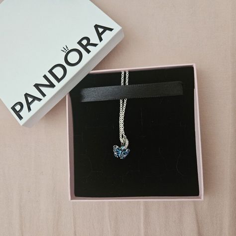 My bf got this for me, its a beautiful butterfly charm necklace from pandora !! Pandora Butterfly Necklace, Pandora Butterfly, Dream Accessories, Pandora Necklace, My Bf, Fancy Jewelry, Butterfly Charm, Butterfly Necklace, Locket Necklace