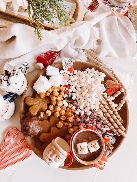 Holidays are near and dear to my heart and it doesn’t have to be over the top! A Snack Board– find a few fun Holiday snacks and put together a little after school snack board. Takes about 5 mins but can make this holiday a little extra special! ⁣Create a Hot Cocoa bar to leave out, then snuggle up with a Christmas movie or by the fire- so fun! Christmas Activites, Christmas Movie Night, Movie Night Snacks, After School Snack, Hot Chocolate Marshmallows, Snack Board, School Snack, Holiday Snacks, Charcuterie Recipes