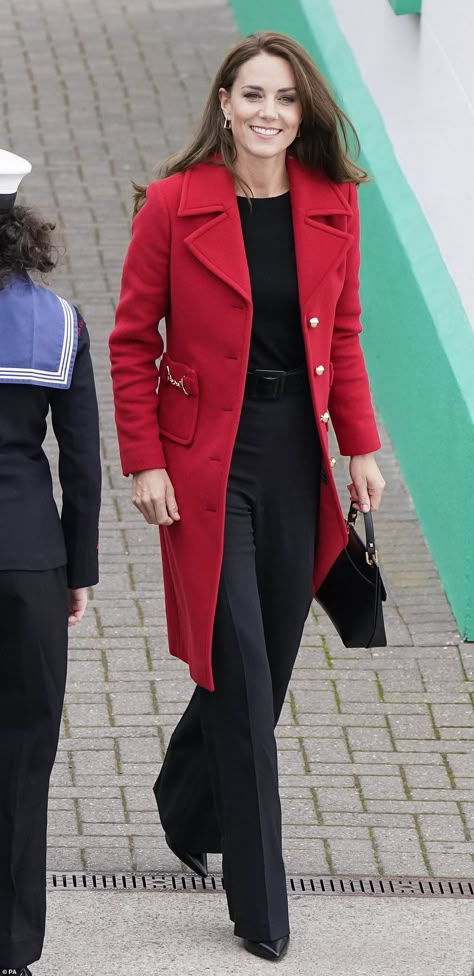 Red Coat Outfit, Kate Middleton Style Outfits, Looks Kate Middleton, Princess Katherine, Visit Wales, Kate Middleton Outfits, Middleton Style, Lk Bennett, Royal Outfits