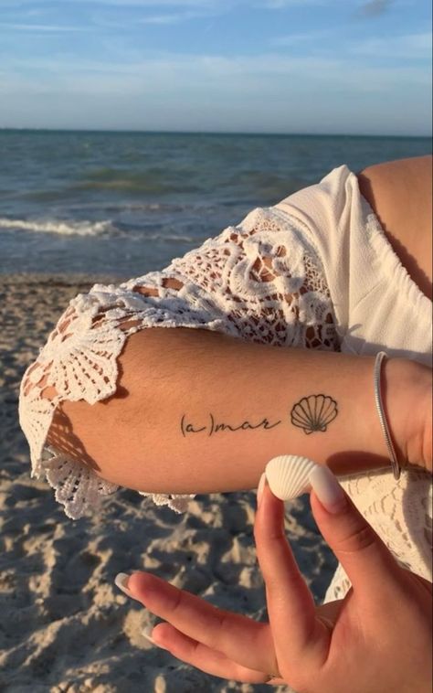 The 90 Most Popular Symbols For Travel Tattoos | Unique & Cute Travel Tattoo Ideas Amar Tattoo, Small Travel Tattoos, Tattoo Ideas Travel, Watercolor Bike, Tattoos For Women Unique, Travel Tattoo Ideas, Beachy Tattoos, Moon Globe, Adventure Tattoo