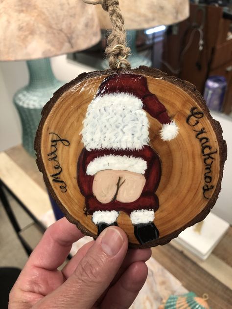 Christmas Pic, Handpainted Christmas Ornaments, Diy Christmas Ornament, Wooden Christmas Decorations, Wooden Slices, Christmas Wood Crafts, Wood Slice Ornament, Wood Christmas Ornaments, Santa Clause