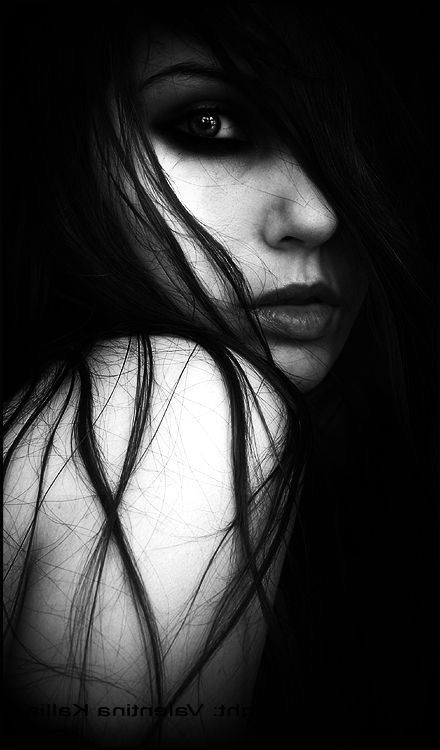 Demon Portrait, The Vampire Academy, Easy Photography Ideas, Dark Portrait, Demon Eyes, Vampire Academy, White Picture, Black And White Portraits, Dark Photography