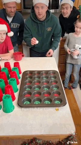 Christmas Eve Games, Fun Holiday Games, Fun Family Christmas Games, Funny Christmas Games, Christmas Gift Games, Christmas Party Activities, Fun Group Games, Xmas Games, Eve Game