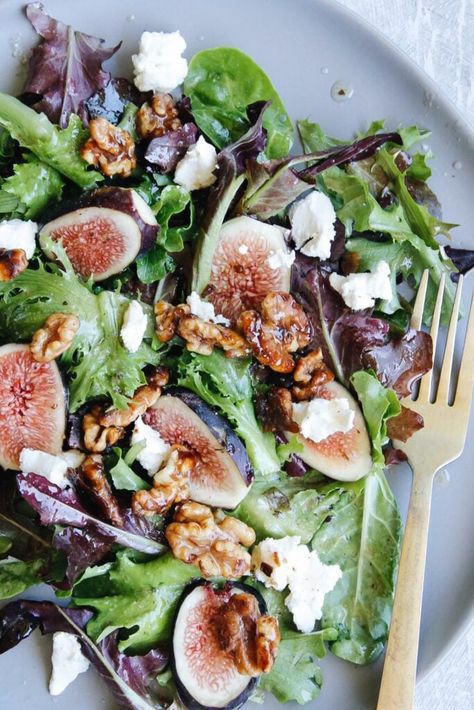 Fig Salad Recipes, Perfect Salad Recipe, Fancy Salads, Salad With Goat Cheese, Fig Salad, Layered Salad Recipes, Liver Recipes, Salad Mixed Greens, Layered Salad