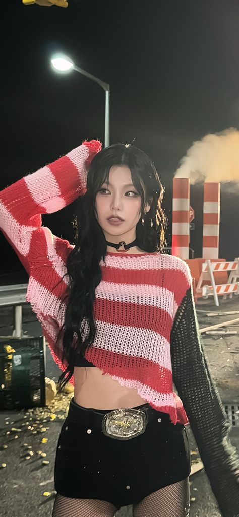 Yeji Itzy Hot Pics, Yeji Itzy Photoshoot, Kpop Idol Wallpaper Aesthetic, Kpop Gg Wallpaper, Yeji Hot, Yeji Photoshoot, Yeji Wallpaper, Itzy Wallpaper, Rude Girl