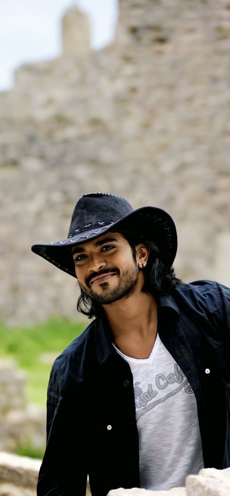 Ramcharan Magadheera, Ram Charan Hd Photos New Look, Ramcharan Pics New, Telugu Hero, South Hero, Hawaii Flowers, Love Story Video, Ram Charan, Indian Actors