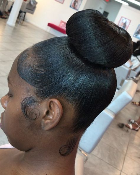 High Ballerina Bun, High Ballet Bun, Quick Simple Hairstyles, Simple Bun Hairstyles, Clean Bun, Ballet Academia, Black Hair Bun, Ballerina Hair, Hair Lookbook