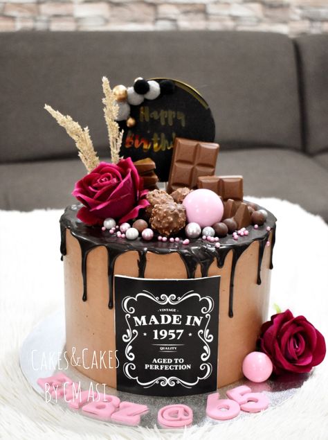 #dripcake  #cakeforwomen #nicecake Cakes For 45 Year Old Woman, 45th Birthday Cake Ideas For Women, 45th Birthday Ideas For Women, 45th Birthday Cake, Cake For Women, Birthday Cake For Husband, Cake For Husband, Chocolate Drip Cake, 45th Birthday