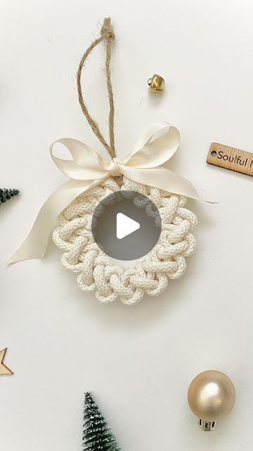 Mini Wreath Diy, Mini Wreaths Christmas, Macrame Knots Pattern, Handmade Christmas Crafts, Mini Wreaths, Beaded Christmas Ornaments, Slippers Pattern, Macrame Patterns Tutorials, December 19