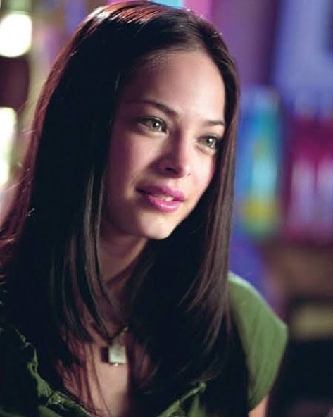 794 Likes, 11 Comments - @kristin_kreuk_daily on Instagram: “Cute little coffee shop owner ☕️ #kristinkreuk #lanalang #smallville #coffee #coffeeshop #owner…” Lana Lang Smallville, Kristin Kreuk Smallville, Kristen Kreuk, Lana Lang, Laura Vandervoort, Kristin Kreuk, Christina Hendricks, Smallville, Gal Gadot