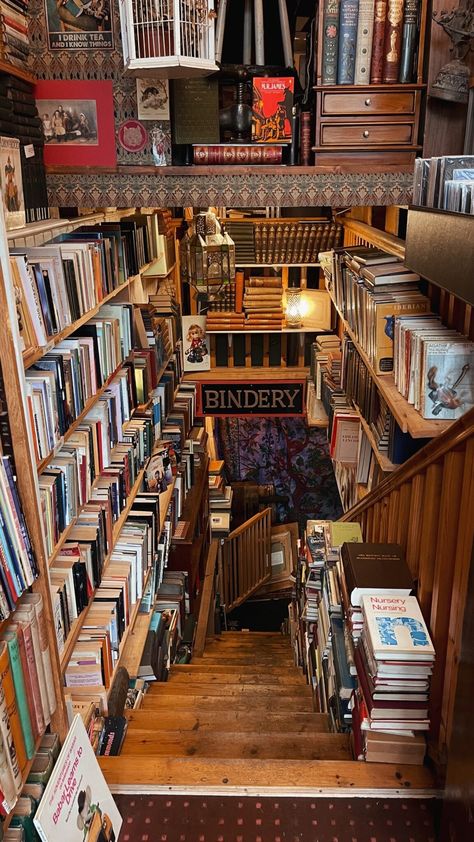 Aesthetic Library Room, Books For Fall, Reading Cozy, Bookshop Café, Nursery Nurse, Cozy Library, Bookstore Cafe, Dream Library, Book Flights