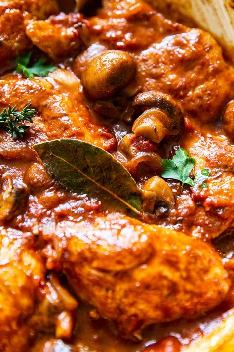 Chicken Chasseur Recipe - Vikalinka Chicken Chasseur Recipe, Chicken Chasseur, Chicken Breast Slow Cooker, Braised Chicken Breast, Healthy Chicken Breast, Chicken Breast Seasoning, Chicken Breast Recipes Healthy, French Dishes, French Classic