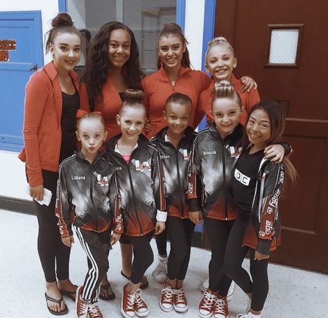 Dance Moms Season 8 Cast, Dance Moms Minis, Dance Mom Rare Photos, Dance Moms Pyramid Pictures Season 1, Dance Moms Behind The Scenes Photos, Dance Moms Group Dances, Every Episode Of Dance Moms, Dance Moms Cast, Dance Moms Moments