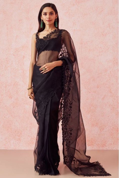 Black Net Saree Party Wear, Saree Modern Look, Engagement Dress For Bride Sister, Black Net Saree, Kajol Saree, Bollywood Love, Mehndi Wedding, Wedding Bollywood, Saree Organza