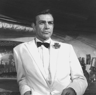 There's something wonderful about a white dinner jacket! White Tuxedo Jacket, Sean Connery James Bond, Xavier Samuel, Hollywood Glam Wedding, James Bond Style, 007 James Bond, James Bond Movies, Ian Fleming, White Tuxedo