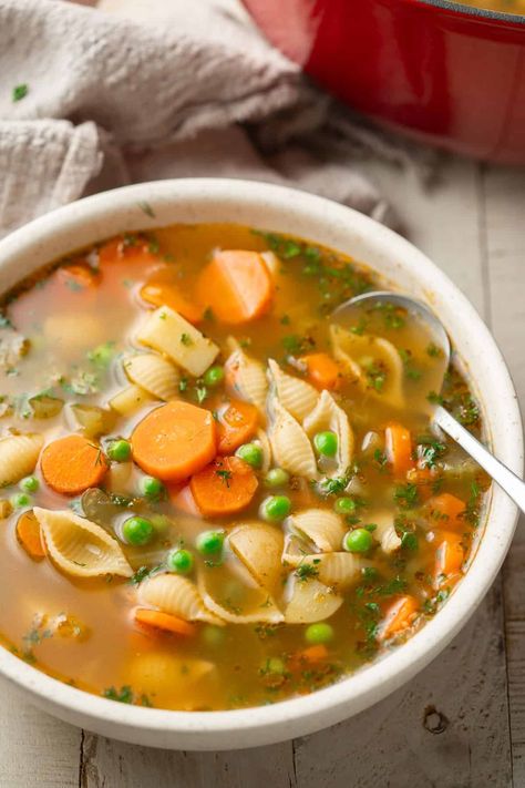 Easy Vegetable Noodle Soup - Connoisseurus Veg Easy Vegetable Noodle Soup, Vegetable Soup With Egg Noodles, Vegetable And Pasta Soup, Veggie Soup With Noodles, Veg Noodle Soup, Vegetarian Vegetable Soup, Veggie Noodle Soup, Chunky Vegetable Soup, Vegan Noodle Soup