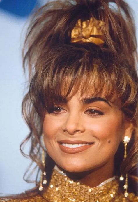 80s Hairstyle: 20 Hair Ideas to Rock in 2023 80s Hair And Makeup, 80s Makeup Looks, 80’s Hair, 80's Hairstyle, 1980s Hair, Look 80s, 90s Hair, Teased Hair, Crimped Hair