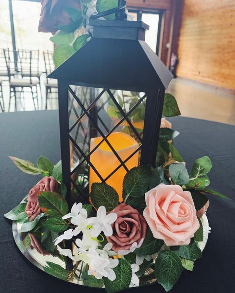 Lantern Centre Pieces, Lantern Table Decor, Lantern Table Centerpieces, Mirror Centerpiece, Table Centerpiece Flower, Lantern Centerpiece, Lantern Centerpiece Wedding, Bar Mitzva, Mini Lanterns