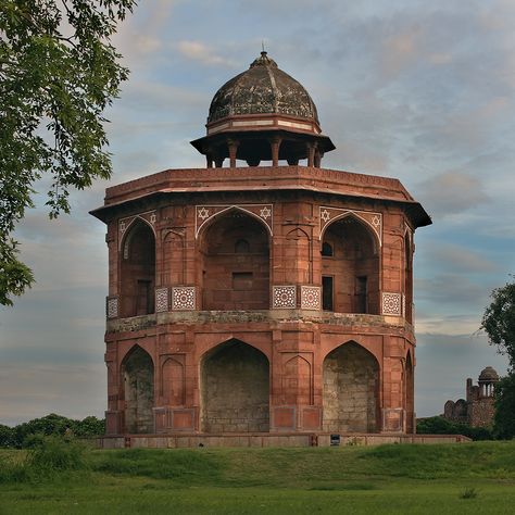 The tragic Sher Mandal at the Purana Qila which served as an observatory cum library. Purana Qila, Delhi. ©Amit Pasricha Purana Qila Delhi, Purana Qila, Mosque Art, Incredible India, Beautiful World, Notre Dame, Taj Mahal, Period, Art Drawings