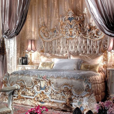 Baroque Bedroom, بيوت ملكية, Baroque Bed, Bed Furniture Set, Royal Room, Royal Bedroom, Fancy Bedroom, Baroque Decor, Istoria Artei