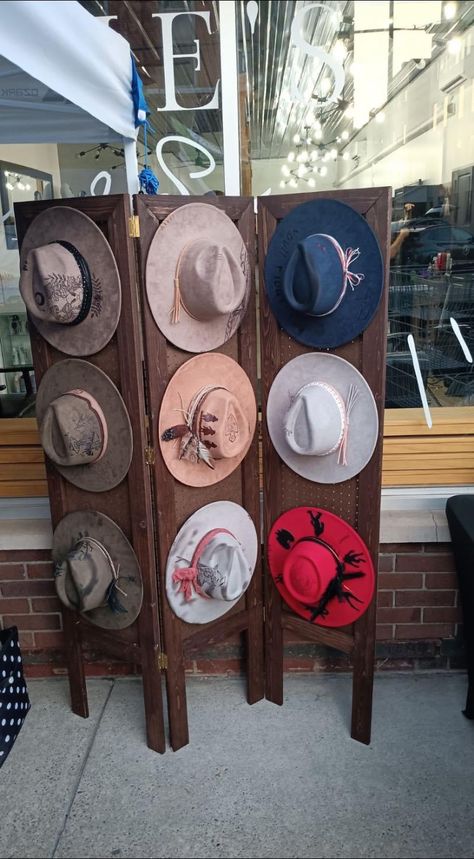 Hat Stands Display, Hat Vendor Booth Display, Cowboy Hat Display Ideas, Hat Bar Set Up, Hat Display Ideas Craft Show, Western Boutique Display, Diy Hat Display, Event Booth Ideas, Burnt Hats