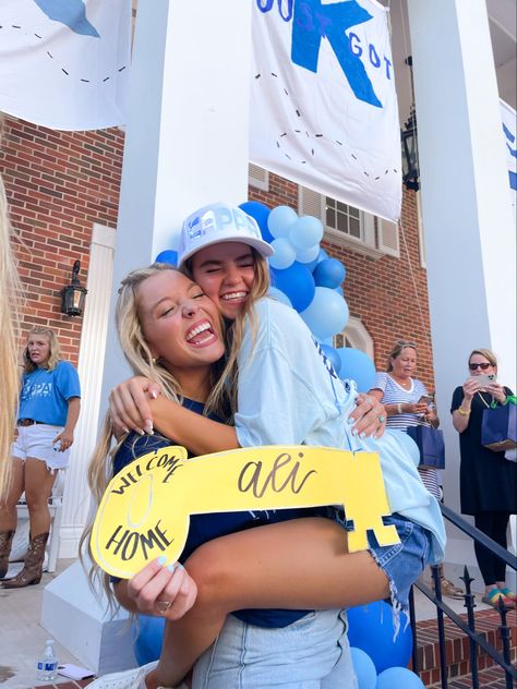 Bid day, go kappa, kkg, kappa kappa gamma, key, welcome home, bid day photo inspo, blue and blue, hugs, best friends, sorority sister, hat, sorority house, ou, ou kappa, oklahoma, university of oklahoma Bid Day Picture Ideas, Kappa Kappa Gamma Bid Day, Bid Day Photos, Kappa Kappa Gamma Key, Dg Letters, Sorority Photoshoot, Oklahoma University, Recruitment Marketing, Sorority House