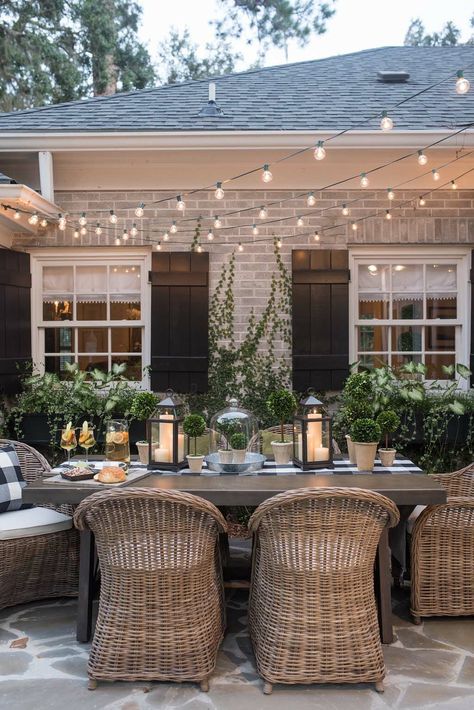 backyard dining room Design Per Patio, Patio Inspiration, Casa Exterior, Outside Living, Patio Makeover, Garden Cottage, Back Patio, Backyard Oasis, Outdoor Rooms