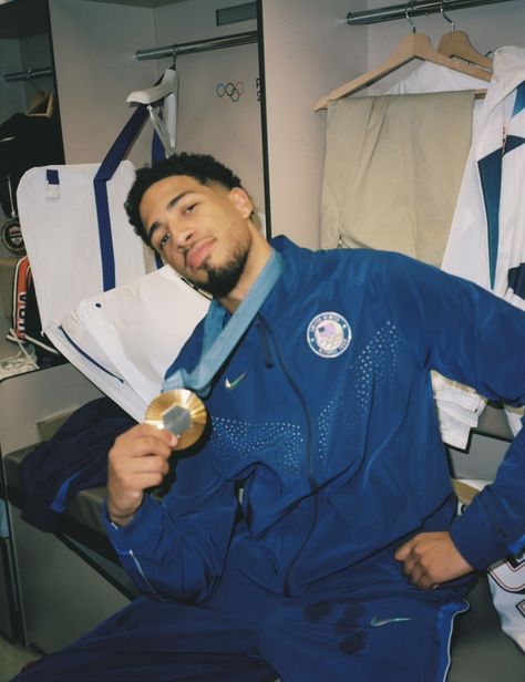 Tyrese Haliburton, Basketball Photography, Phone Theme, Hate Men, Celeb Crushes, Nba Players, Dear Diary, Nba, Basketball