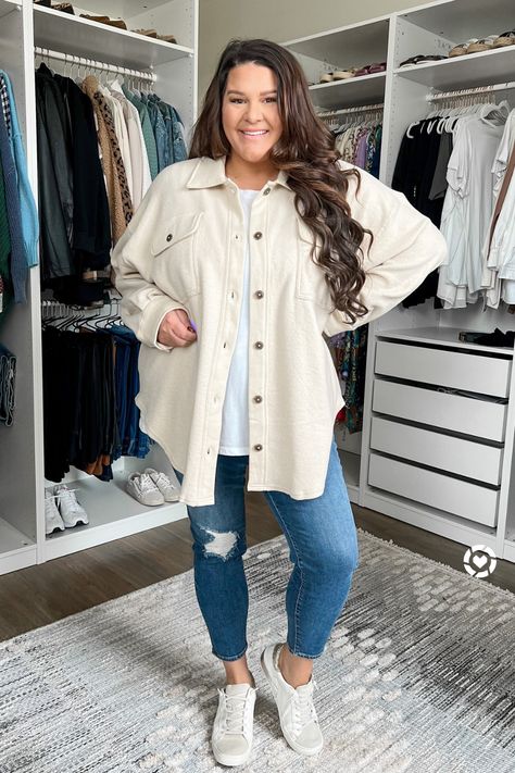 Plus Size Fall Outfit Inspo 2024, Plus Size Arizona Outfits, Women’s Plus Size Outfits, 2024 Outfits Plus Size, Plus Size Photographer Outfit, Plus Shacket Outfit Women, Curvy Shacket Outfit, Plus Size Bloggers Fashion Blogs, Plus Size Mama Outfits