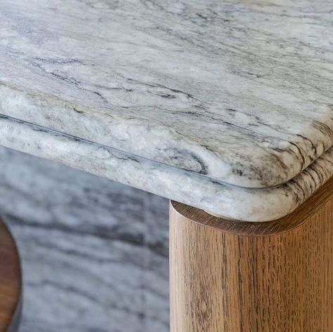 Melika Ghobadvand on Instagram: "One of my favourite countertop edge styles is the Full Bullnose!   This sophisticated profile features both the top and bottom edges fully rounded, creating a seamless, smooth curve.   I often choose it for its elegant and soft appearance, as well as its safety benefits, as there are no sharp edges!   . . . . #interiordesign #countertopdesigns #countertopedges #marblecountertops #interiordesigntips #fullbullnoseedge #interiordesignideas" Rounded Edge Countertop, Countertop Profile Edges, Chiseled Edge Countertops, Table Edge Profile, Countertop Profiles, Countertop Edge Profiles, Curved Countertop, Kitchen Countertop Edges, Counter Top Edges