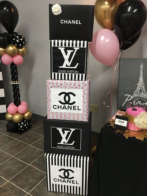 Chanel Birthday Decorations, Chanel Backdrop Ideas, Fashion Designer Birthday Party Ideas, Fashion Designer Party Theme, Fashion Birthday Party Ideas For Women, Lv Themed Birthday Party, Designer Party Decorations, Designer Party Ideas, Fashion Week Birthday Theme