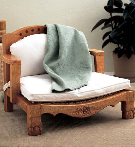 Raja Meditation Chair: Raja means “royalty” in Hindi - and in this luxurious chair you just may feel like it! Shorter-styled armrests provide comfort in any sitting position, especially cross-legged sitting or #meditation. Get it at http://www.gaiam.com/raja-meditation-chair/05-0414_2.html?utm_source=pinterest&utm_medium=socialmedia&utm_campaign=ptgaiamcom&extcmp=sm_pt_tc. Meditation Seat, Yoga Meditation Room, Meditation Chair, Meditation Room Decor, Meditation Corner, Meditation Rooms, Zen Room, Meditation Pillow, Zen Space