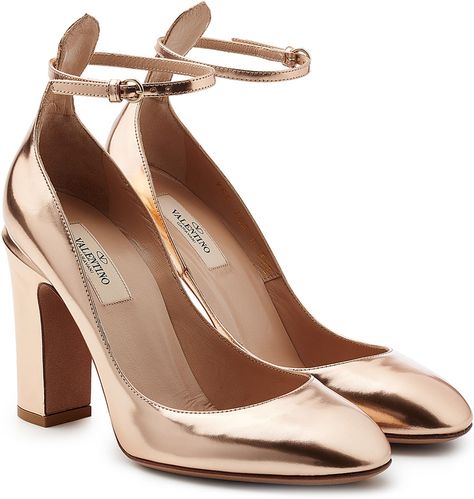 Valentino Metallic Leather Tan-Go Pumps Heels Valentino, Metallic Gold Shoes, Reception Shoes, Valentino Pumps, Tan Pumps, Metallic Pumps, Shoes Pumps Heels, Shoes For Me, Block Heel Pumps