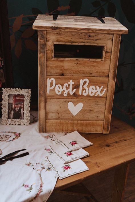 Wooden Card Box Wedding Diy, Rustic Wedding Post Box Ideas, Wooden Wedding Card Box Ideas, Wedding Card Post Box Ideas, Wooden Wedding Ideas, Wedding Postbox Ideas, Diy Wooden Wedding Decor, Wedding Wood Decorations, Wood Card Box Wedding