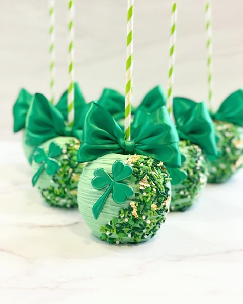 Learn how To make Chocolate Caramel Apples Backyard Evening Party, Green Chocolate Covered Oreos, St Patrick Strawberries, Candy Apples Slices, St Patrick Treats, Apples Slices, St Patricks Day Treats, St Patrick's Day Menu, Caramel Apple Slices