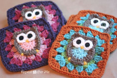 Owl Granny Square Crochet Pattern - Repeat Crafter Me Owl Granny Square, Owl Afghan, Burung Kakatua, Squares Blanket, Motifs Granny Square, Owl Crochet, Square Crochet Pattern, Crochet Owls, Repeat Crafter Me